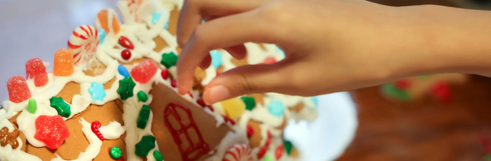 Gingerbread Decorating Workshop 1 Decorating gingerbread houses at Tenaya at Yosemite