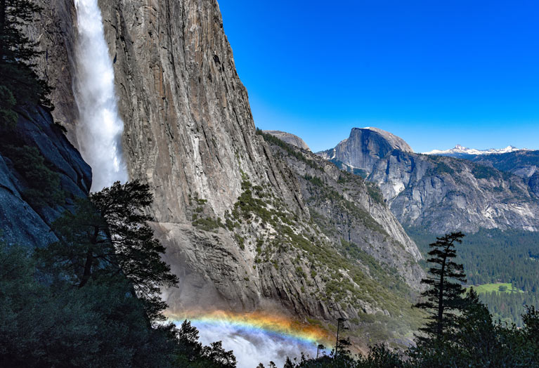A view of Yosemite Valley from the Yosemite Falls trail