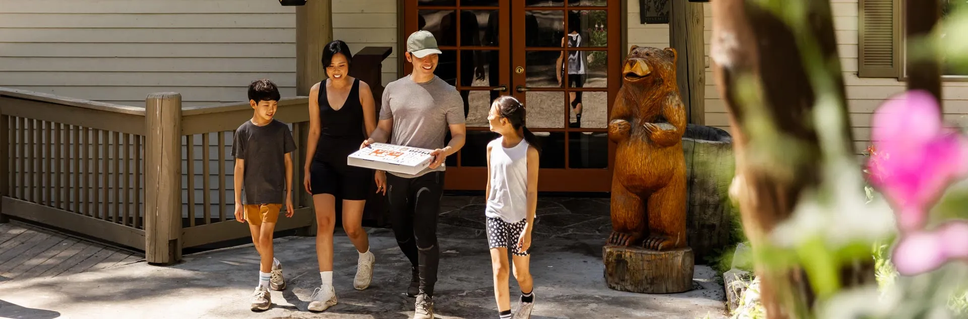 A family getting a pizza from Timberloft Pizzeria at Tenaya at Yosemite