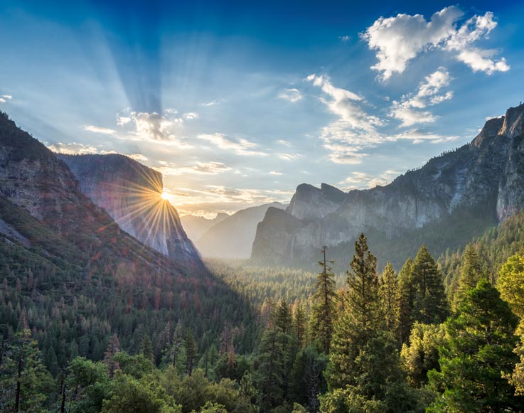 A beautiful sunrise over Yosemite Valley