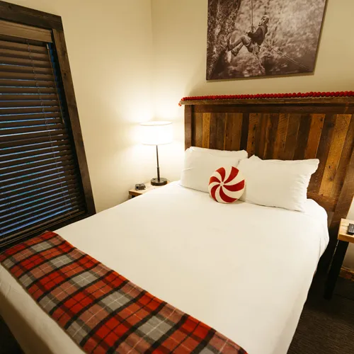 Winter Wonderland Cabins 5 A bed in a holiday cabin at Tenaya at Yosemite