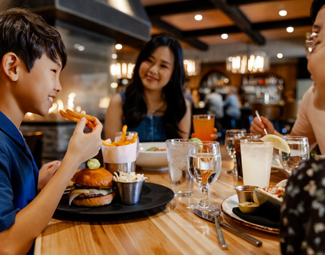 A family dining at Jackalope's Bar & Grill at Tenaya at Yosemite